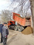 Владимир Островский помог завезти песок в детские сады на своем округе
